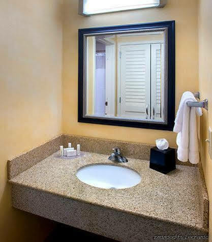 Courtyard By Marriott Hotel